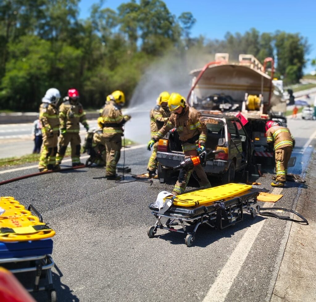Treinamento na MG-050 testa resposta a acidentes químicos e integra Bombeiros, PM e SAMU Imagem do WhatsApp de 2025-10-22 à(s) 09.35.34_c7de4833
