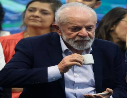 Lula sobe em todos os cenários e derrotaria Tarcísio, Zema, Michelle e Eduardo Bolsonaro no segundo turno, aponta Quaest