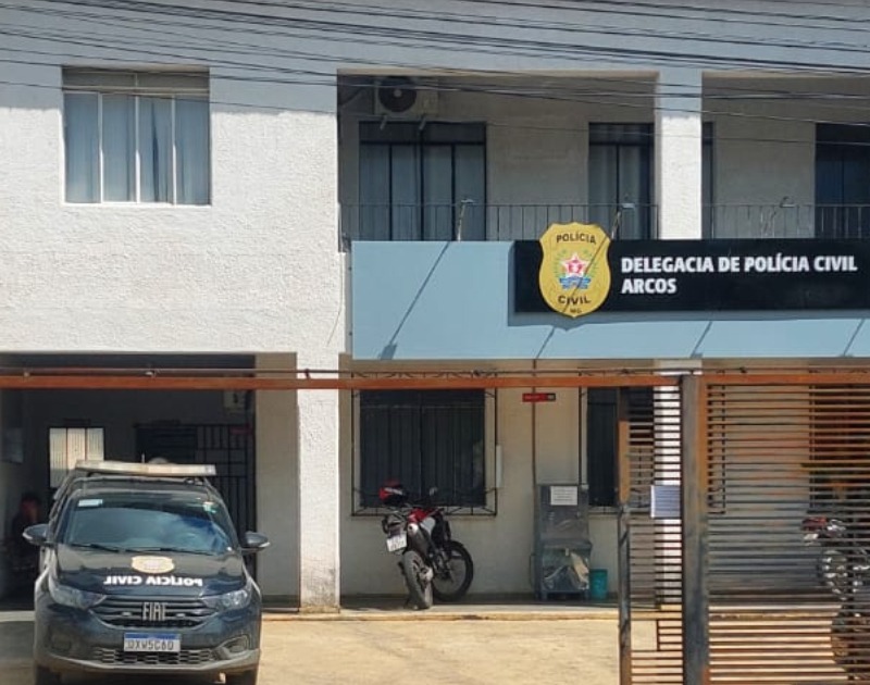 Professora é indiciada pela Policia Civil por maus-tratos a crianças em creche de Arcos