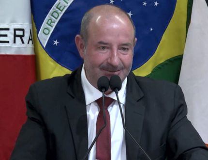 Presidente da Câmara de Divinópolis critica evento da Prefeitura em dia de reunião do Legislativo; e alerta sobre mudanças no sistema de saúde