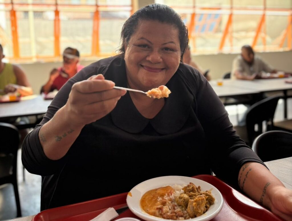 Vereadora Ana Paula do Quintino celebra dois anos da reabertura do Restaurante Popular de Divinópolis Vereadora Ana Paula do Quintino celebra dois anos da reabertura do Restaurante Popular de Divinópolis