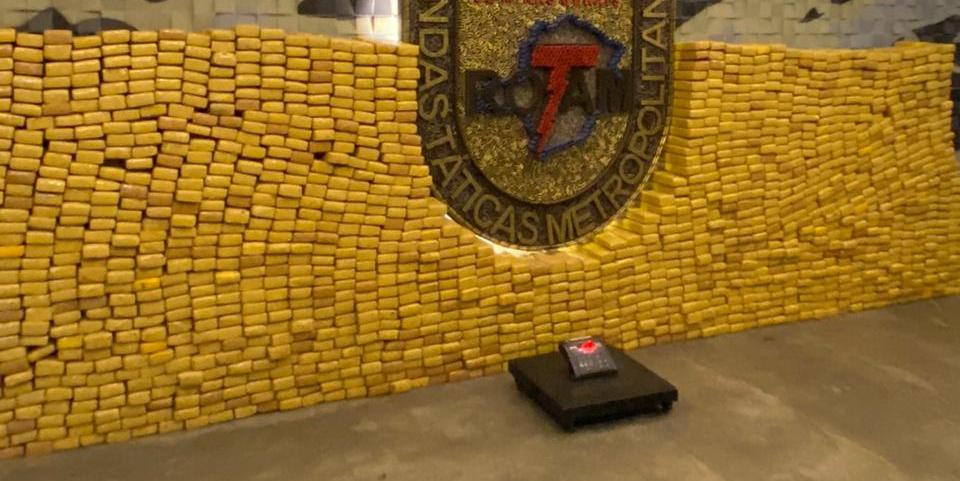 Casal é preso com mais de 1,5 tonelada de maconha em Contagem WhatsApp-Image-2025-10-31-at-12.34.05