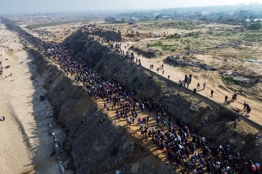 Israel já recebeu os 20 reféns vivos libertados por Hamas enquanto mais de mil prisioneiros palestinos devem ser soltos