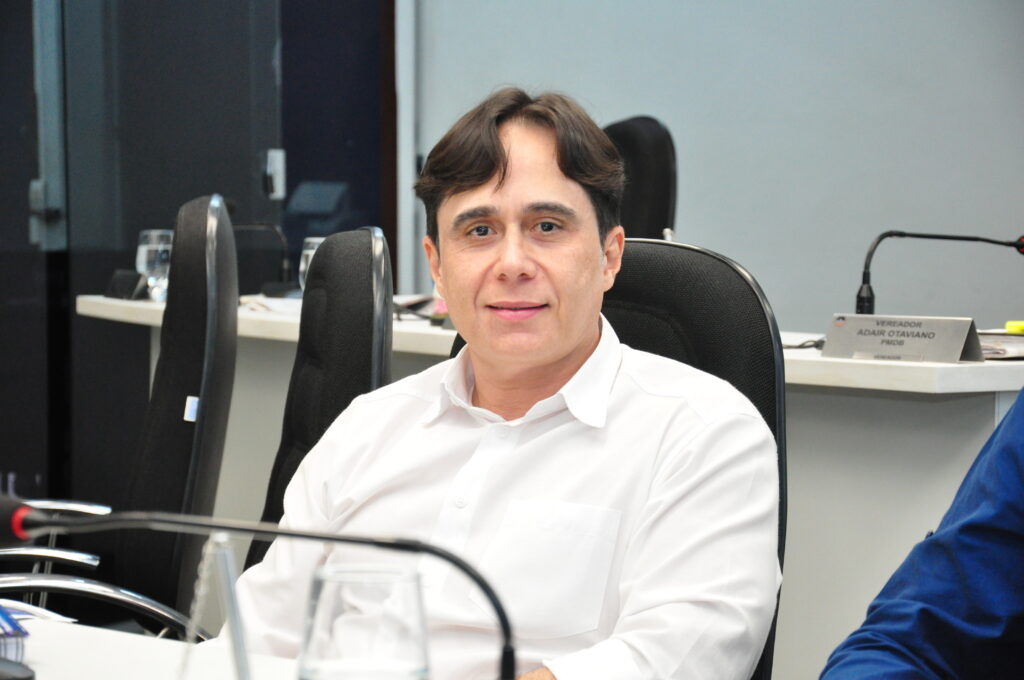Projeto do vereador Dr. Delano prevê distribuição de óculos gratuitos para quem mais precisa em Divinópolis image