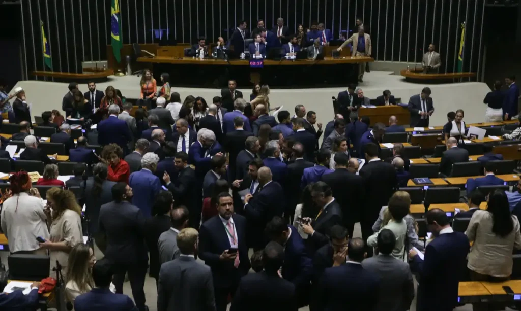 Câmara aprova isenção do IR para quem ganha até R$ 5 mil; proposta segue para o Senado img_7073_0