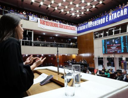 Deputada Lohanna lança abaixo-assinado contra a PEC do Cala-Boca que retira o direito do povo de decidir sobre a privatização da Copasa lohanna 4 - capa