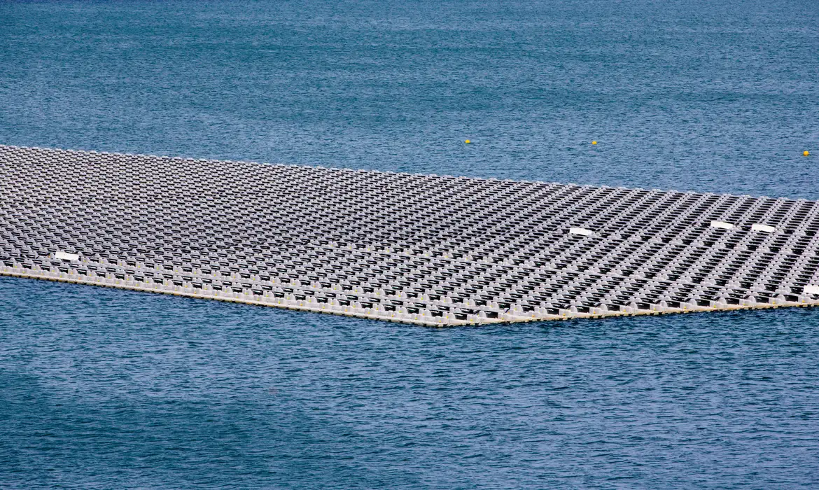 Divinópolis: Justiça derruba liminar e libera CEMIG para implantar usina solar flutuante no Lago das Roseiras; Vereador diz que Prefeitura irá recorrer