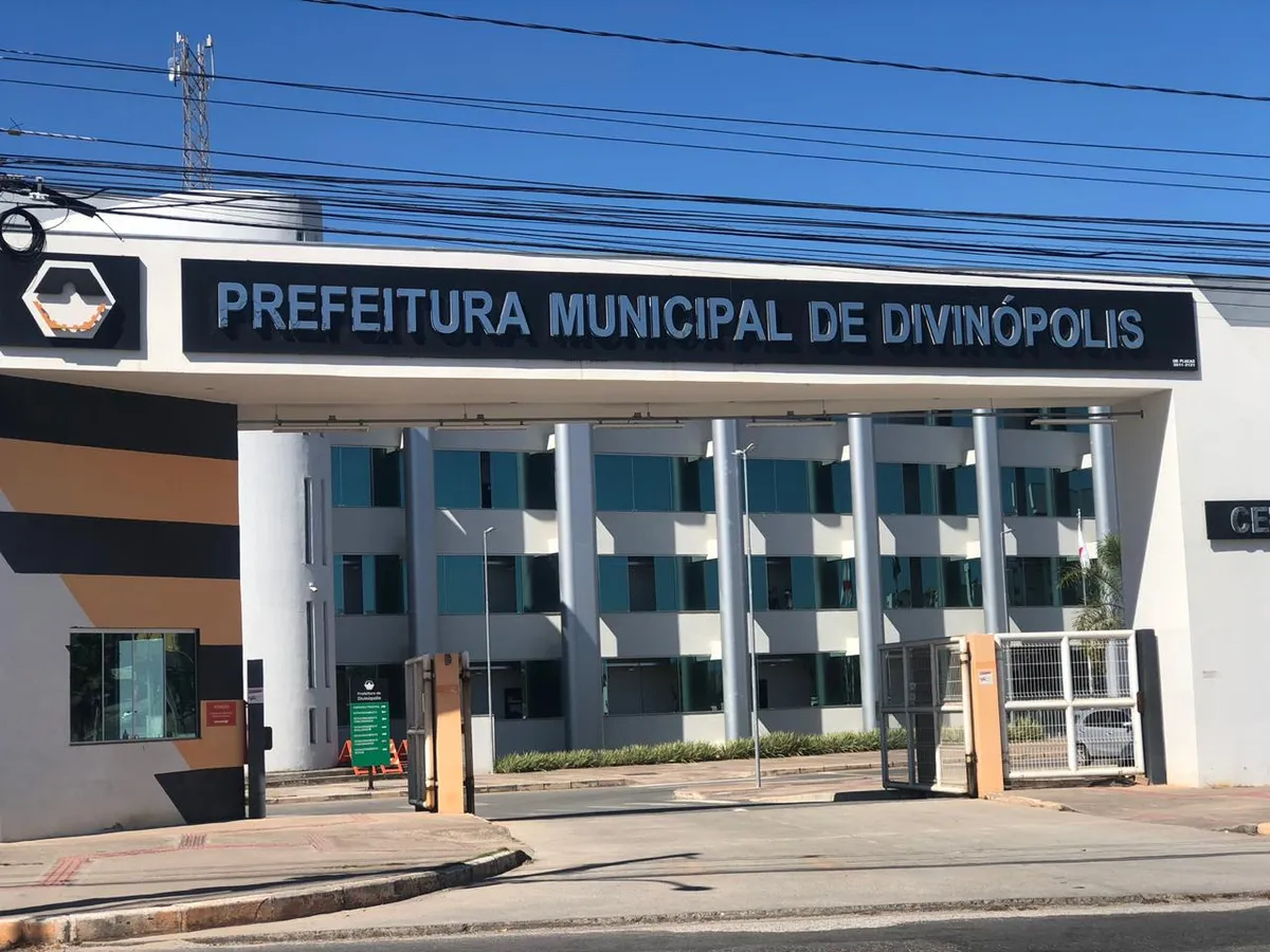 Educação de Divinópolis recebe R$ 5,7 milhões para folha de servidores; projeto de farmácia móvel é aprovado para comunidades distantes
