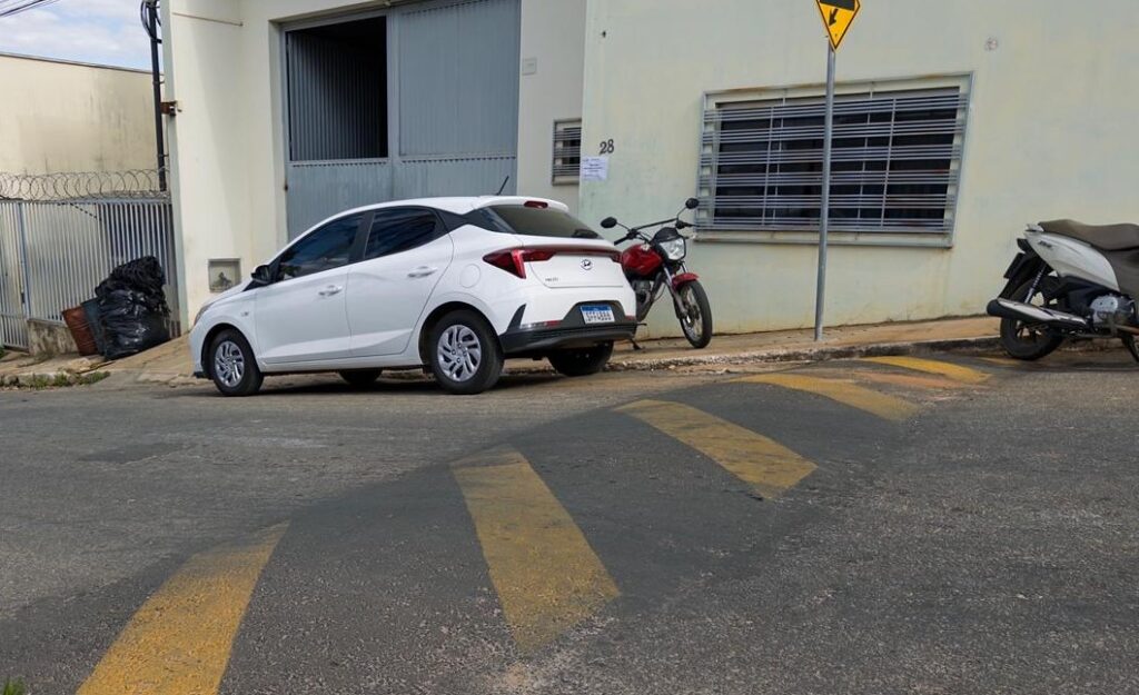Nova Serrana recebe novos quebra-molas para reforçar segurança no trânsito quebra molas