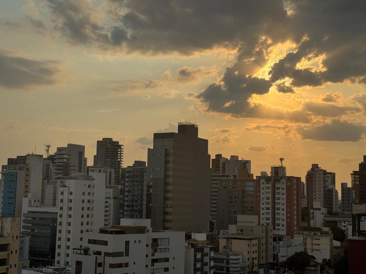 Defesa Civil emite alerta: chuva forte e ventos atingem Divinópolis e Região nesta quarta, e quinta (09)