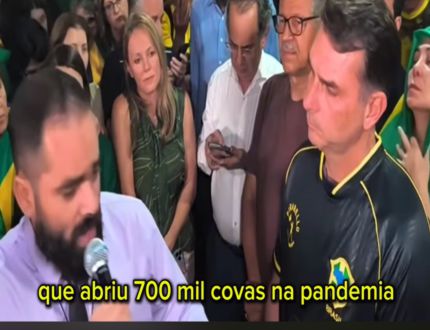 Homem evangélico é agredido em vigília pró-Bolsonaro após criticar Flávio: “Seu pai abriu 700 mil covas”