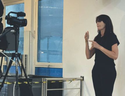 Câmara de Divinópolis retoma intérpretes de Libras e amplia inclusão com curso gratuito à comunidade