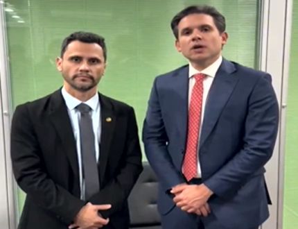 Cleitinho ao lado de Hugo Motta anuncia fim do IPVA para carros com 20 anos, mas Minas segue atrás de outros estados Cleitinho - Motta