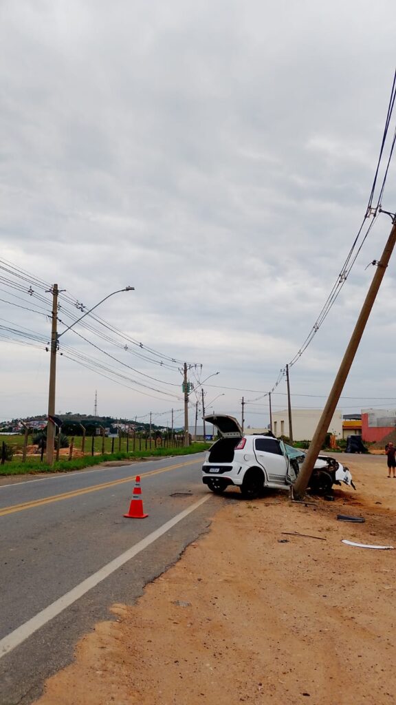 Motorista fica gravemente ferido ao bater em poste na rodovia AMG -0335, em Ermida IMG-20251102-WA0045