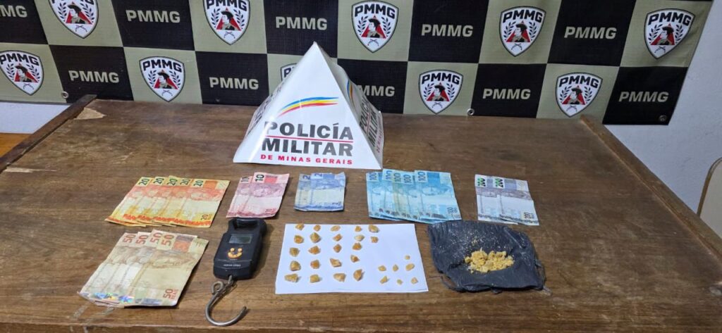 Ex-presidiário é preso novamente por tráfico em Arcos; PM apreende crack e mais de R$ 2 mil IMG-20251108-WA0027