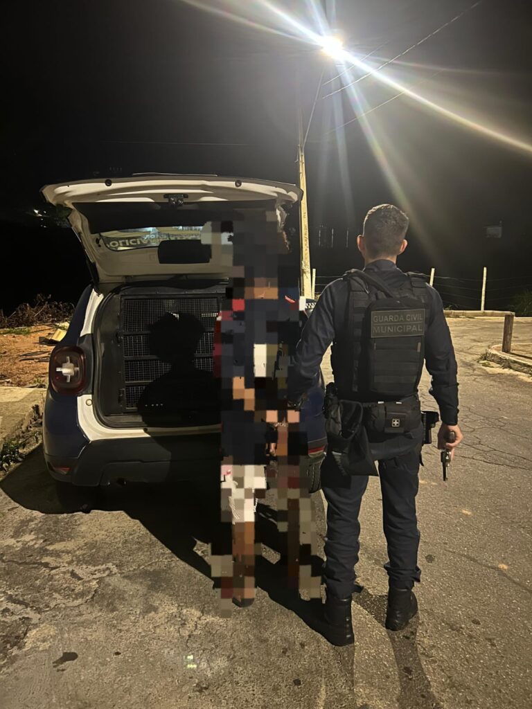 Guarda Civil de Nova Serrana prende jovem com arsenal de drogas escondido em casa IMG-20251123-WA0010