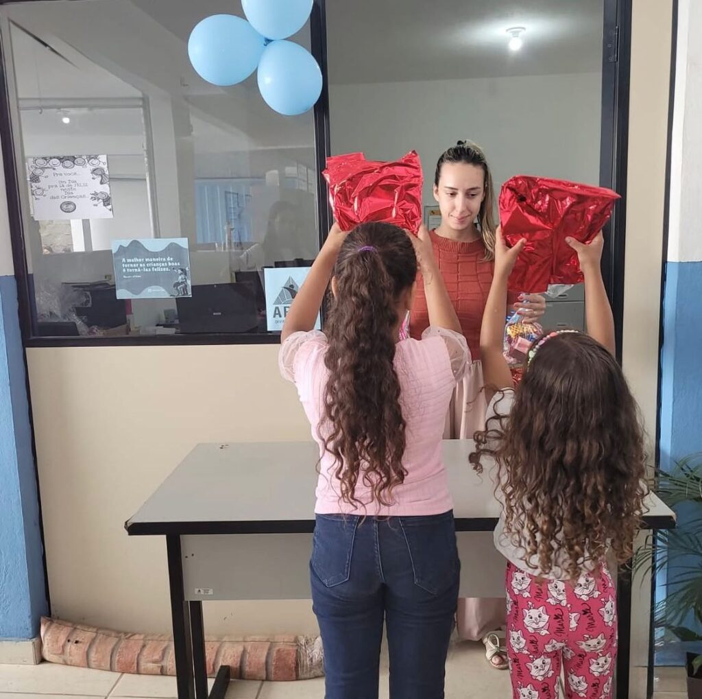 APAC Divinópolis lança campanha “Natal Solidário” e mobiliza comunidade para presentear filhos de recuperandos IMG-20251125-WA0009