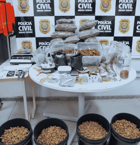 MEGAOPERAÇÃO “CREME DE LA CREME” DESMONTA ORGANIZAÇÃO CRIMINOSA E ATINGE O TRÁFICO DE DROGAS “GOURMET” EM MINAS Imagem do WhatsApp de 2025-11-13 à(s) 14.18.18_f32cd1a7