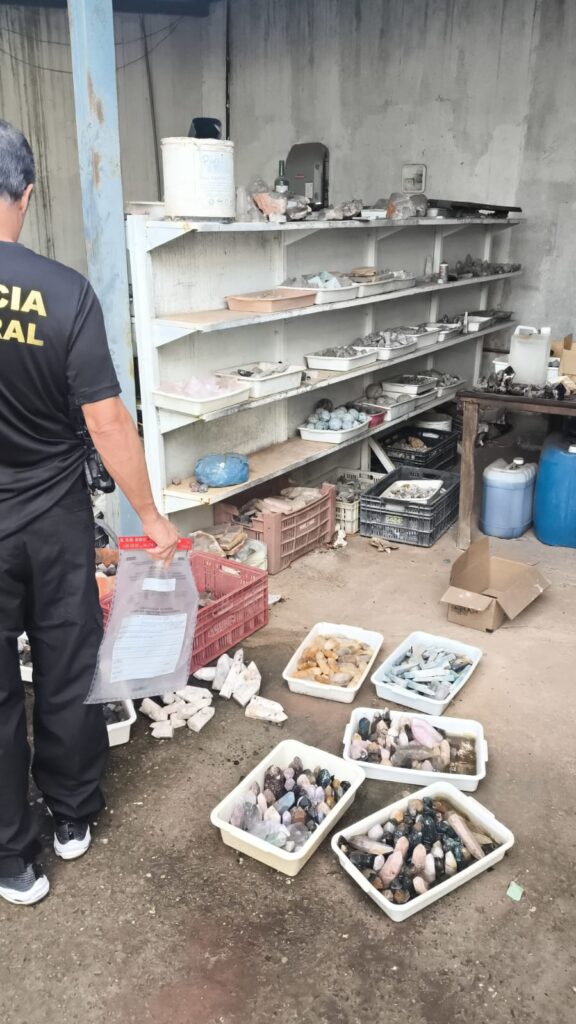 PF desmantela esquema milionário de extração ilegal de cristais em Arcos e descobre garimpeiros mantidos sob coerção Imagem do WhatsApp de 2025-11-18 à(s) 07.42.14_0fa3fce6