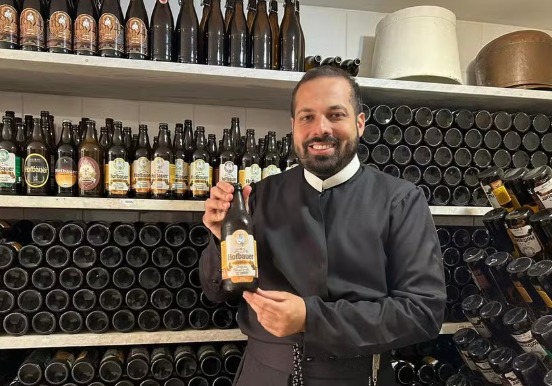 Cerveja artesanal produzida há 130 anos em porão de igreja em Juiz de Fora surpreende o país e conquista medalha de ouro