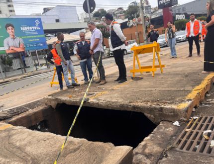 Chuvas causam estragos na Jove Soares e Prefeitura de Itaúna realiza reparos emergenciais; Gustavo Mitre acompanha inspeções Itaúna chuva - site