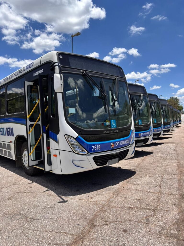 Primeiros ônibus zero km da Pedra Negra chegam a Itaúna e iniciam renovação total da frota municipal Onibus Itaúna