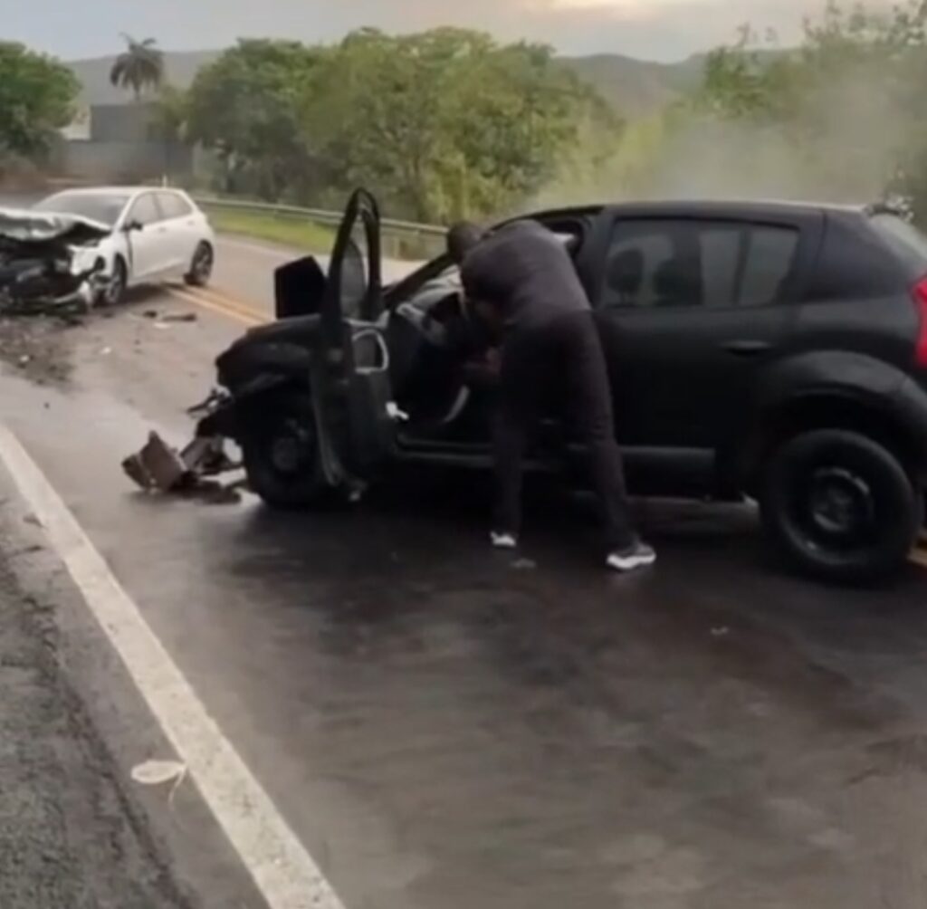 Policial salva motorista desmaiado em grave acidente na MG-050 Screenshot_20251102_135225_WhatsApp