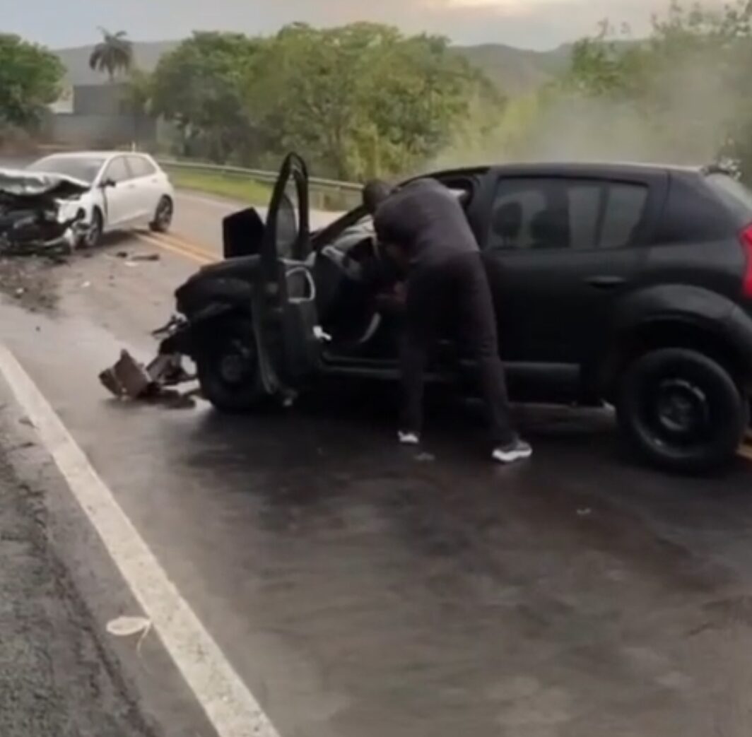 Policial salva motorista desmaiado em grave acidente na MG-050