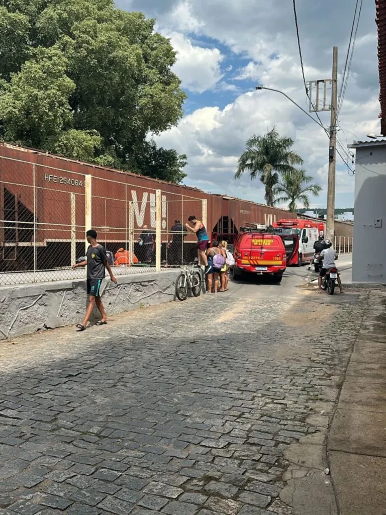 Homem é atropelado por locomotiva no Centro de Itaúna e fica em estado grave WhatsApp-Image-2025-11-23-at-10.53.29