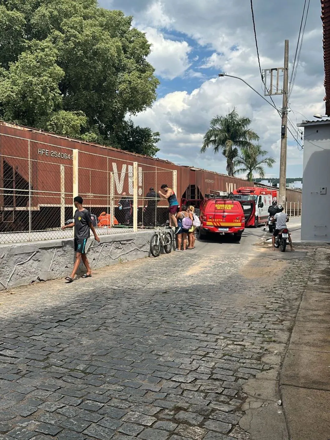 Homem é atropelado por locomotiva no Centro de Itaúna e fica em estado grave