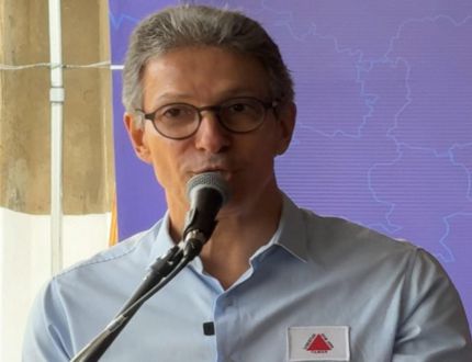 Em Divinópolis, Zema inaugura gasoduto da Gasmig e dispara críticas às estatais e políticos contrários às privatizações