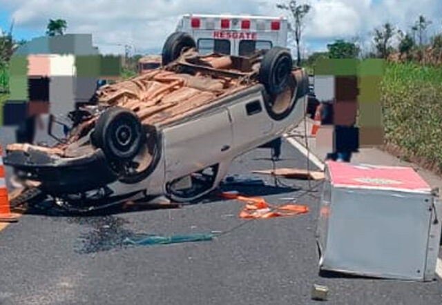 Colisão frontal na BR-262 deixa seis feridos, um em estado grave 694a5c2ad6bbf