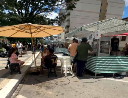 Vereadores de Cláudio-MG denunciam prejuízo de feirantes após decisão polêmica do prefeito em mudar o local Barracas Claudio - 2