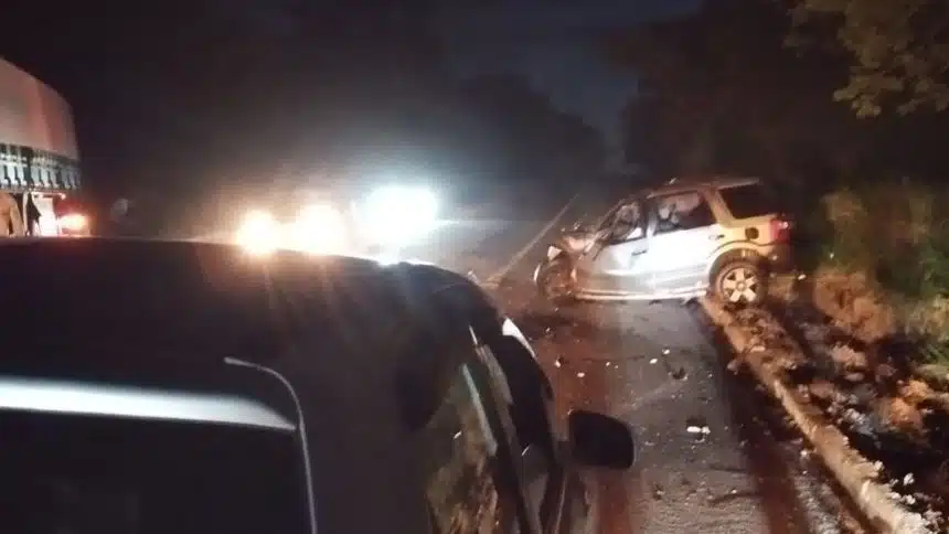 Colisão brutal na BR-494 deixa dois homens mortos entre Divinópolis e Marilândia