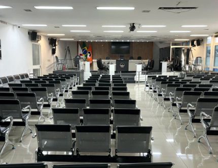 Câmara Municipal de Divinópolis esclarece reajuste futuro de salários dos vereadores e ampliação do número de cadeiras de 17 para 19