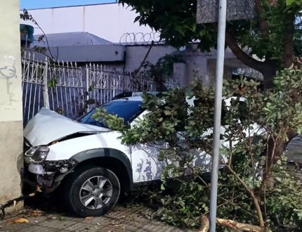 Urgente - susto na madrugada: vereador Delano Santiago escapa ileso de grave acidente em Divinópolis Duster Delano - site
