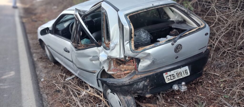 Motorista com sintomas de embriaguez provoca acidente na LMG-818 a poucos metros de blitz em Pará de Minas IMG-20251221-WA0006