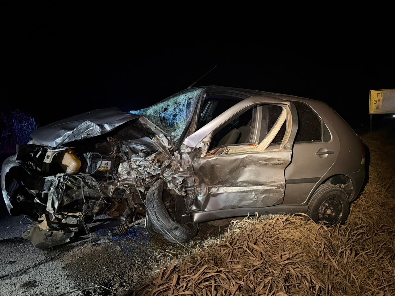 Ultrapassagem provoca colisão entre carros e deixa dois feridos na BR-354, em Formiga