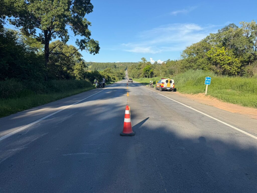 Ultrapassagem provoca acidente com duas vítimas na MG-050, em Formiga IMG-20251229-WA0011