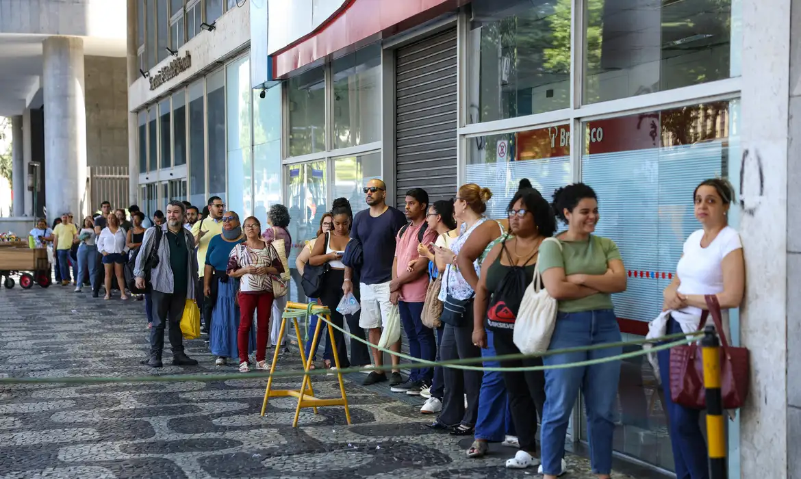 Prova discursiva do CNU movimenta Divinópolis neste domingo e reúne mais de 42 mil candidatos