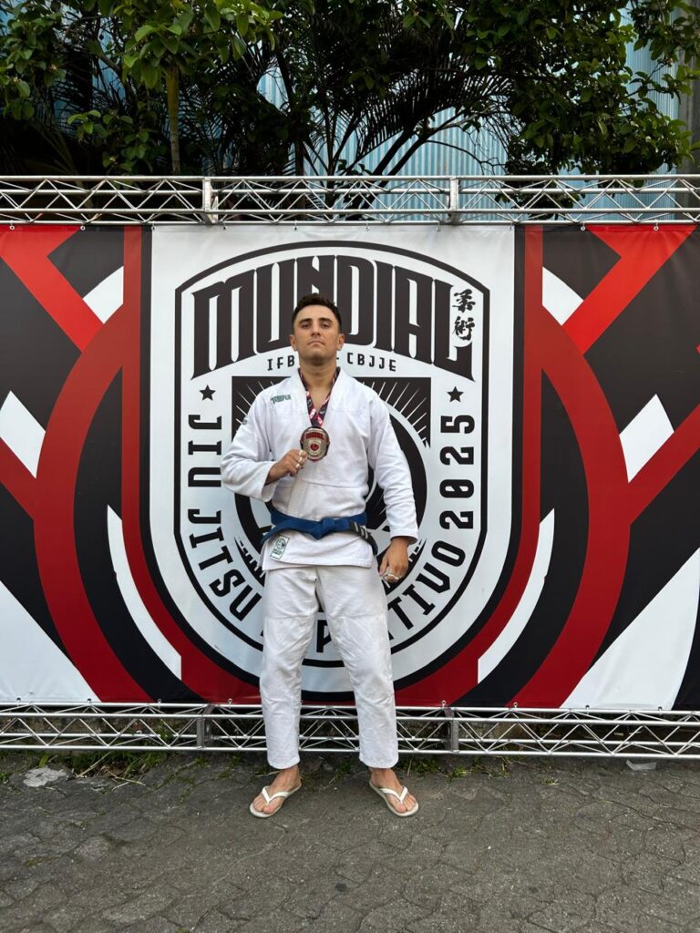 Atleta divinopolitano conquista 2º lugar no Mundial de Jiu-Jitsu em São Paulo Imagem do WhatsApp de 2025-12-02 à(s) 15.42.31_378227a0