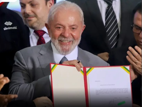 CNH do Brasil: Lula assina medida que corta até 80% do custo da habilitação e lança novo aplicativo oficial Imagem do WhatsApp de 2025-12-09 à(s) 13.54.03_febc788f