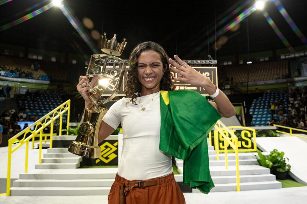 Rayssa Leal faz história: tetracampeã mundial de skate street no Super Crown 2025 WhatsApp-Image-2025-12-07-at-12.56.18