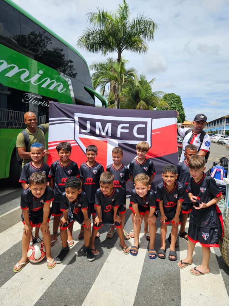 Itaúna marca presença no maior torneio infantil de futebol de base do interior goiano WhatsApp Image 2025-12-16 at 17.34.36