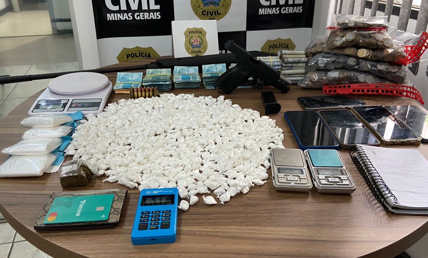 Operação “Campo Minado” prende oito por tráfico e apreende mil papelotes de cocaína em Bom Despacho
