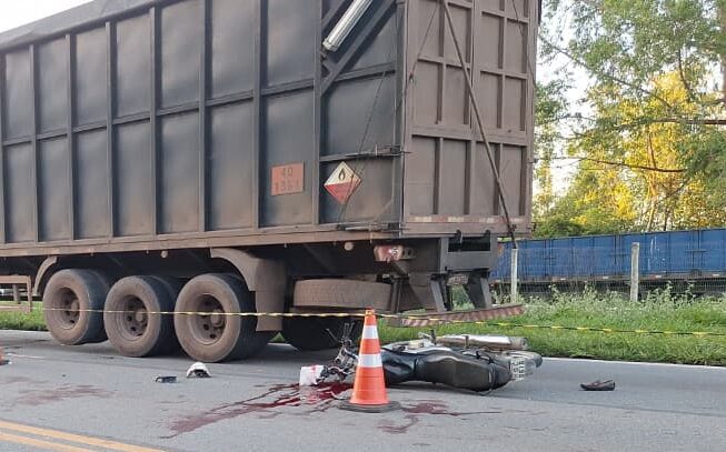 Advogado morre após colisão entre motocicleta e caminhão na MG-050, em Divinópolis