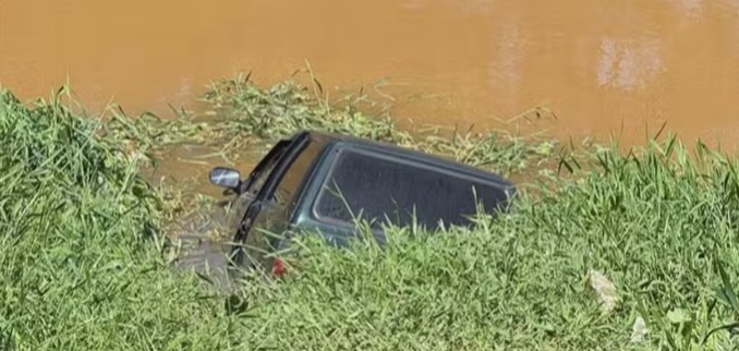 Pescador encontra carro submerso em rio com corpo no porta-malas WhatsApp-Image-2025-12-29-at-09.00.30
