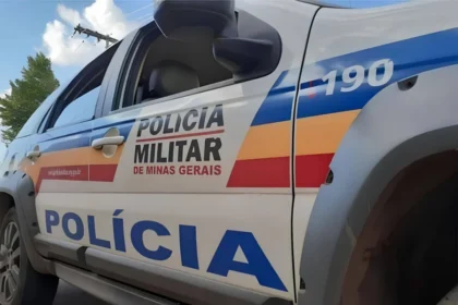 Trio rende funcionários, agride gerente e rouba R$ 15 mil de loja no Barreiro, em BH homem-morre-com-golpes-de-barra-de-ferro-apos-ser-perseguido-por-menores-em-bh-1024x682