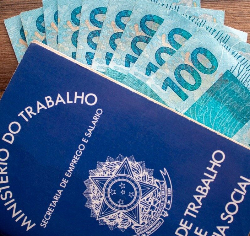 Governo reduz novamente a projeção do salário mínimo para 2026 e reacende debate sobre perda do poder de compra no país