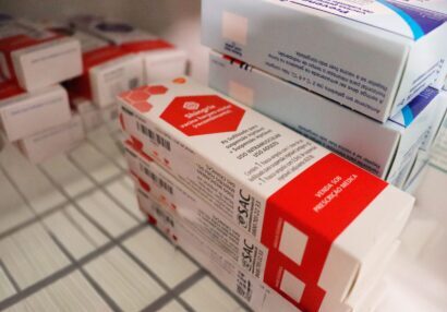 Atendimento em farmácia evita agravamento de herpes-zóster em BH e expõe força da Araujo na saúde
